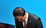 [포토] 고개숙인 식약청장