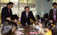 이호조 성동구청장의 학교 급식 챙기기 '인기'