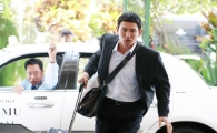 [포토뉴스]'식스먼스' 황정민 특유의 표정 연기 압권
