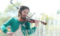[포토]바이올린 켜는 장나라 '제 연주 어때요?'