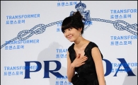 [포토]인사하는 성유리 '조심조심'