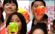 [포토]서효림 '나랑 돼지저금통, 누가 더 귀여워?'