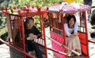 자유투어, 김태원 부부 中은시여행 지원