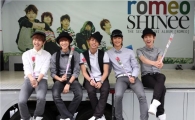 샤이니, '로즈데이' 맞아 서울전역 돌면서 꽃 증정