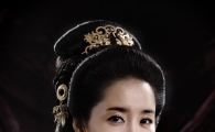 윤유선, '궁' 이어 '선덕여왕'서도 국모 연기