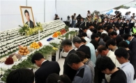 [포토]조문객들의 단체 묵념