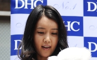 [포토]채정안 '너무 귀여운 곰인형이네요'