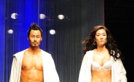 [포토] '우린 게스 언더웨어 커플~'