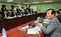 [포토] 윤증현, '내달초 3차 기업환경개선책 발표'