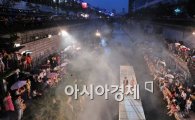 [포토] '청계천 여름밤을 수놓은 화려한 패션쇼~'