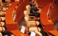 [포토] 여야 국회 본회의장 동시 점거라니...