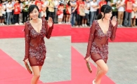 '실종' 전세홍, 부천영화제 파격 섹시 드레스로 화제