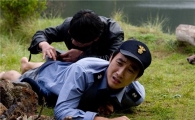 '차우' 엄태웅, '매끈한 엉덩이 라인' 노출 
