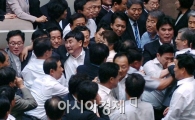 [포토] 본회의장에서 난투극 벌이는 의원들