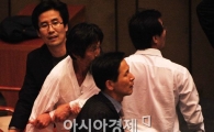 [포토] 전담 마크맨 뚫고 달리는 강기갑 의원