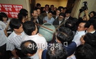 [포토] '국회의장 통로를 사수하라'