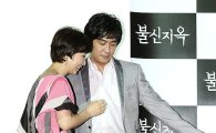 [포토]류승룡, 김보연 에스코트 '레이디 퍼스트'