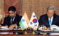 [포토] CEPA에 정식 서명 하는 한국-인도