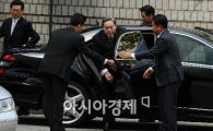 [포토] 차에서 내리는 이건희 전 회장!