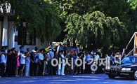 [포토] DJ 운구 행렬 맞이하는 시민들