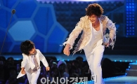 [포토]왕석현-닉쿤, 귀여운 합동무대