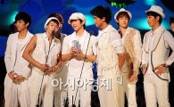 2PM 팬클럽, '재범 복귀 소망' 종이장미 행사 마련