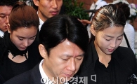 故 장진영, 한 줌의 재로…모친 "내 딸아" 오열  