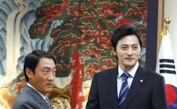 장동건 '세계 최고 섹시한 지도자?' 가상뉴스 화제