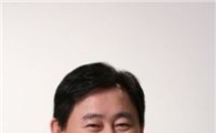 지경부 바통 주는 이윤호 받는 최경환