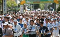 '넥타이마라톤대회' 세종대왕과 아인슈타운도 달린다!