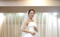 윤은혜, 웨딩드레스 자태 뽐내…결혼은 누구랑?