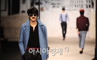 [포토] 평범하지 않은 스타일의 사람들