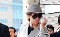 [포토]김선아 '혜정이 결혼식, 좀 감추고 왔어요'