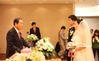 '화합의 상징' 결혼식 주례 선 이지송 LH 사장