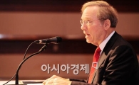 [포토] 한국기업 상대로 강연하는 피터슨