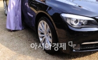 [포토] 미련한 라인이 눈에 띄는 BMW 760Li