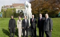 박용성 회장, IOC 박물관에 韓 조각작품 기증