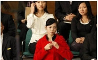 빨간 코트의 '오바마 걸'