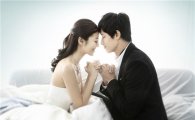 정조국-김성은 커플, 로맨틱한 웨딩사진 '공개'