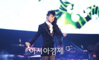 지드래곤, 단독콘서트 극장 개봉 맞춰 '무대인사'