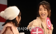 [포토]송윤아 '우리 딸 너무 예뻐'