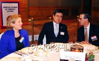 [포토] 주한미기업인 만나는 진동수 금융위원장
