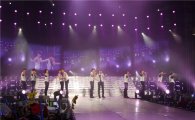 '슈주' 중국 난징 콘서트에 1만 5000여 팬 열광