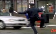 거리의 춤추는 교통경찰