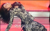 [포토]애프터스쿨 유이 '으악! 허리가 삐끗!'