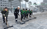 [폭설]오세훈 시장, 직접 제설작업 뛰어들어