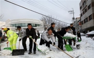 노재동 은평구청장, 제설 위해 비지땀 흘리다