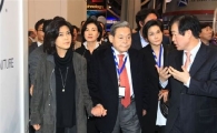 아버지 손 잡은 삼성家 자매 '화려한 데뷔' 