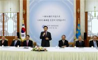 李대통령 "세계는 총성없는 전쟁...한국 위치 확고히 할 것"