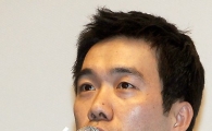 '의형제' 장훈 감독 "송강호는 동물적, 강동원은 분석적"